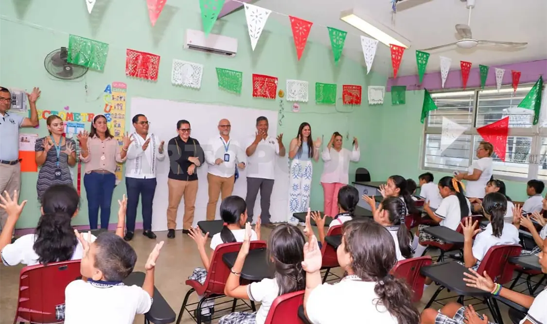 Irene Rubiera Urbina, en representación de la alcaldesa, reconoció el apoyo de Unicef y Acnur para beneficiar a los estudiantes. CP