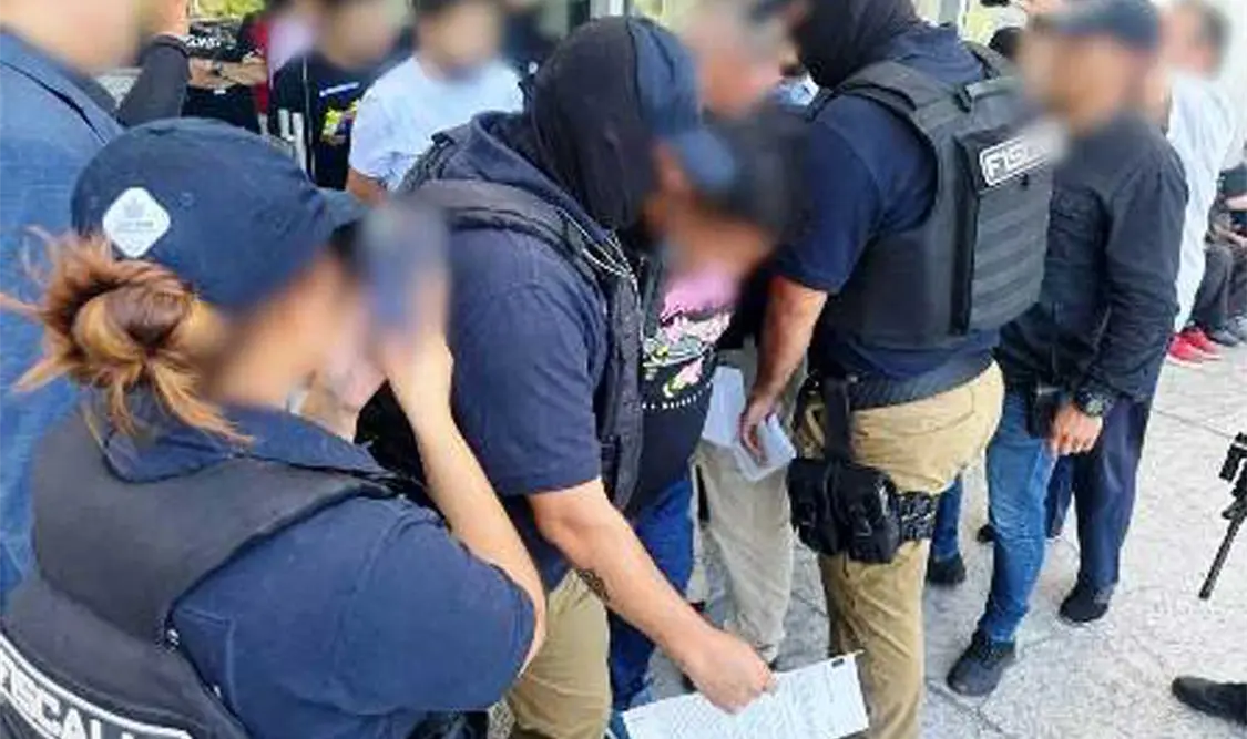 Los detenidos son Raúl "N", Adrián "N" y Luis Miguel "N". Cortesía