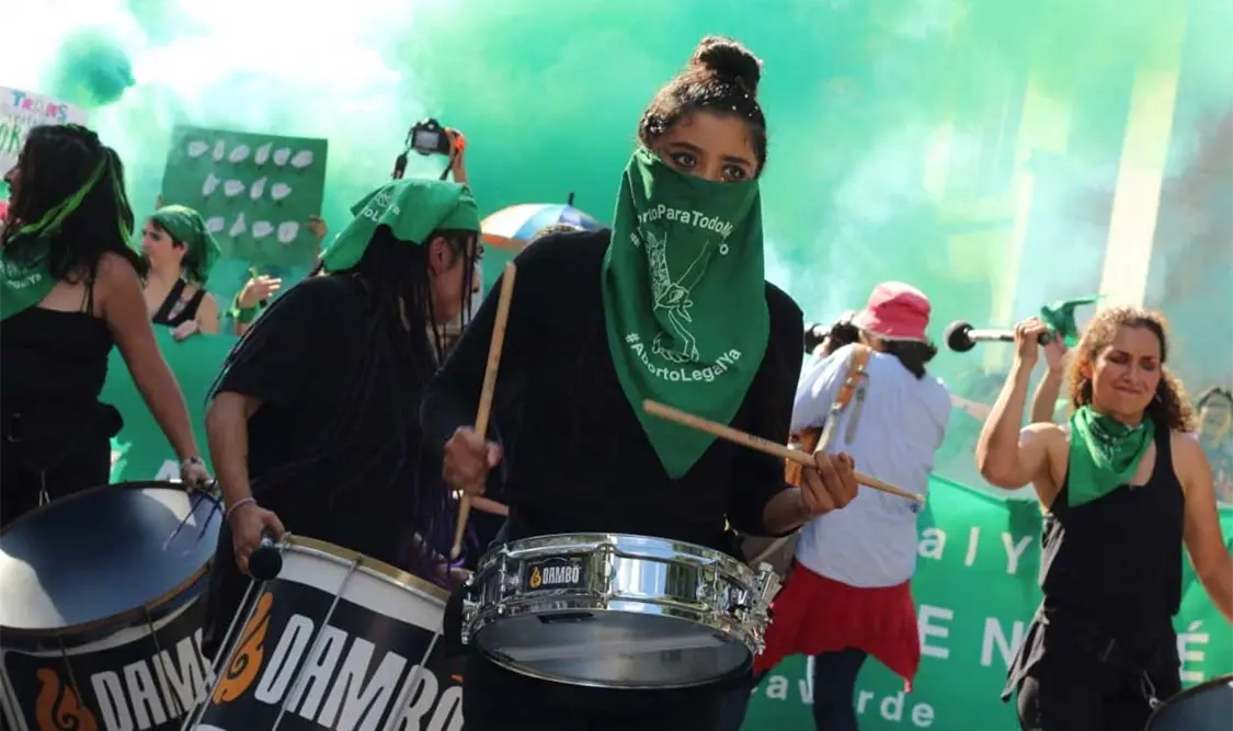 Las manifestantes arribaron al Zócalo bailando reggaetón y batucada. Cortesía