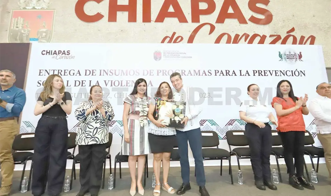 Durante la dotación de insumos como parte de los Programas para la Prevención Social de la Violencia. CP
