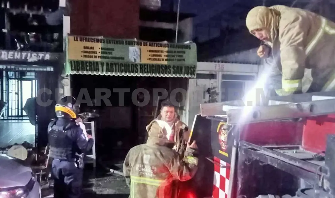 Personal del Cuerpo de Bomberos llevó a cabo las labores hasta que logró contener el fuego. Ulises López / CP
