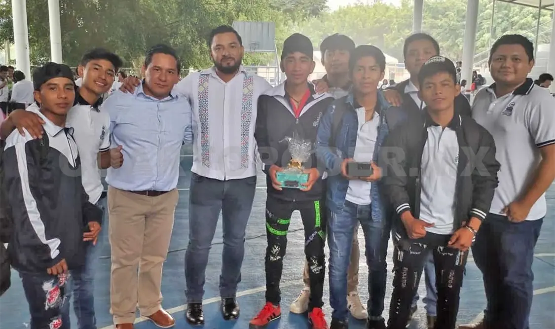 Los alumnos recibieron un reconocimiento. Cortesía