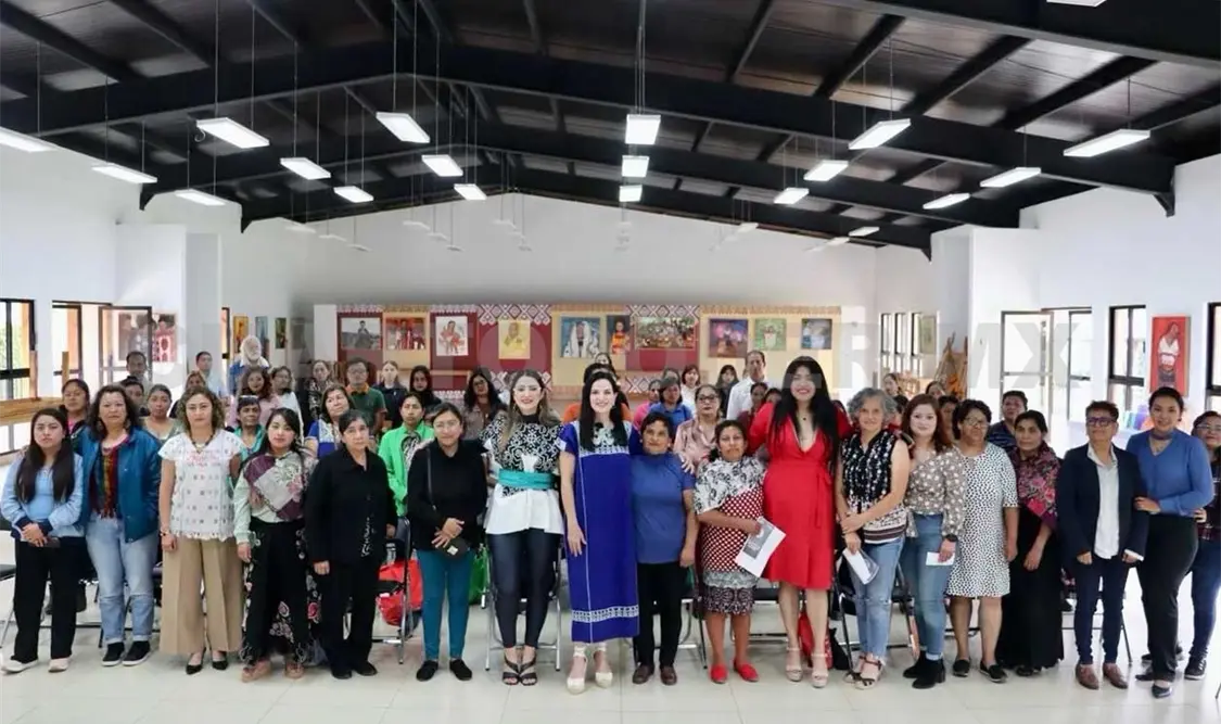 Entrega María Mandiola microcréditos a emprendedoras de San Cristóbal y Zinacantán. CP