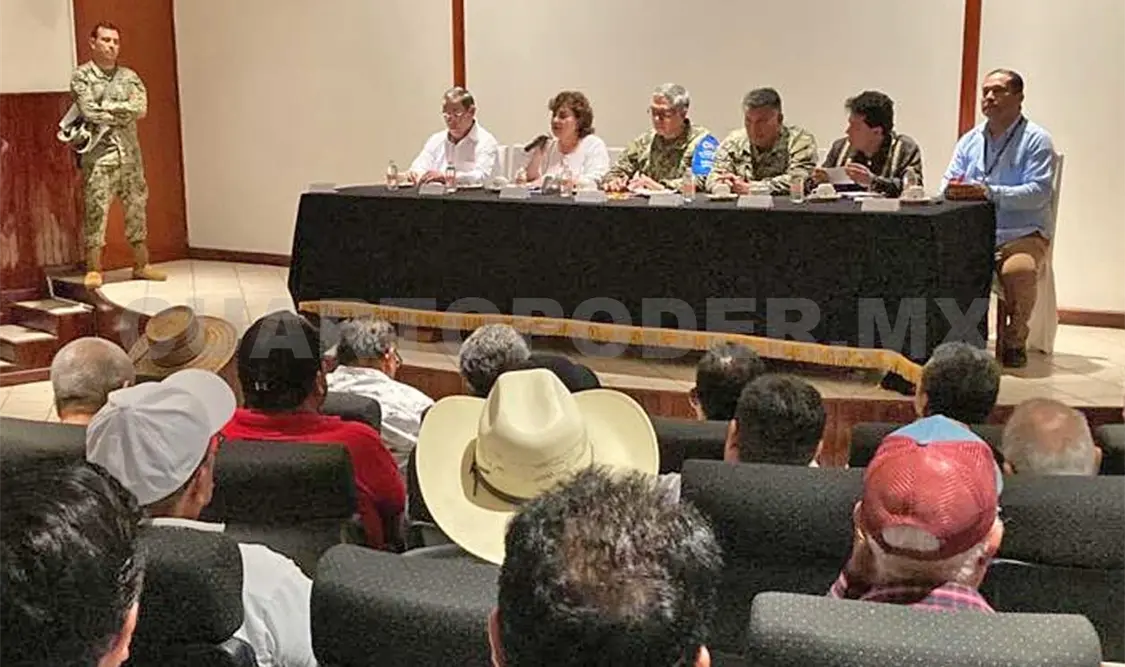 La Segob participó en una reunión de trabajo con más de un centenar de transportistas, en donde fueron escuchados. CP