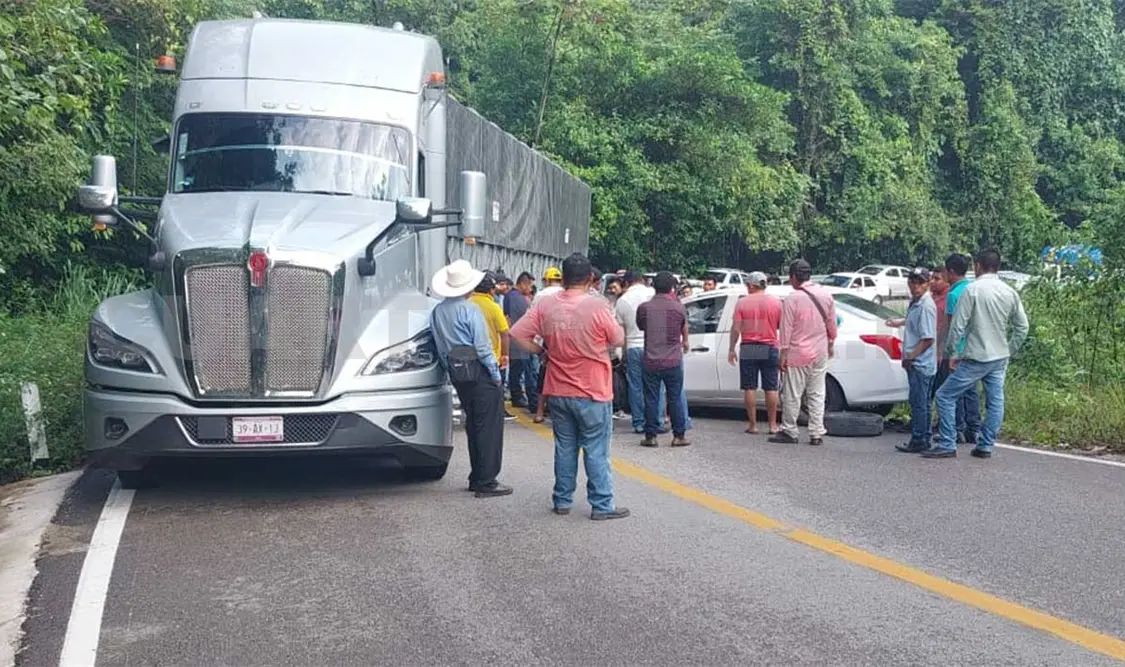 Hubo varios lesionados que tuvieron que ser trasladados por automovilistas particulares a un hospital de la ciudad de Palenque. Genaro Sánchez / CP
