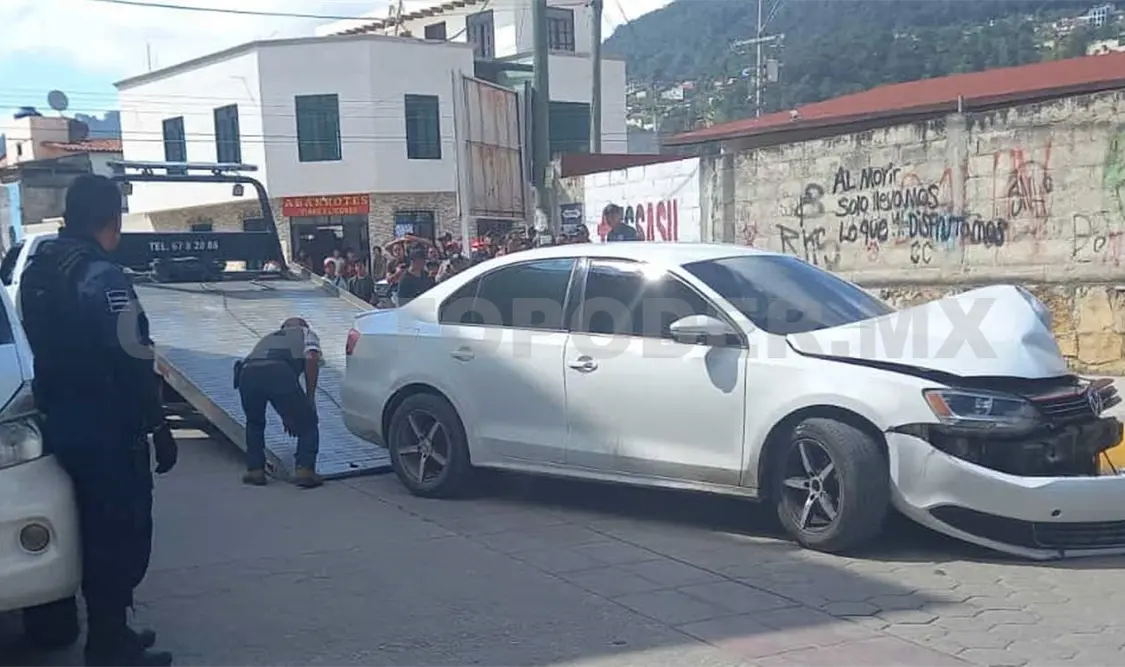 El conductor de un Volkswagen Jetta con cristales polarizados, disparaba al aire mientras circulaba en la zona norte de San Cristóbal. Manuel Martínez / CP