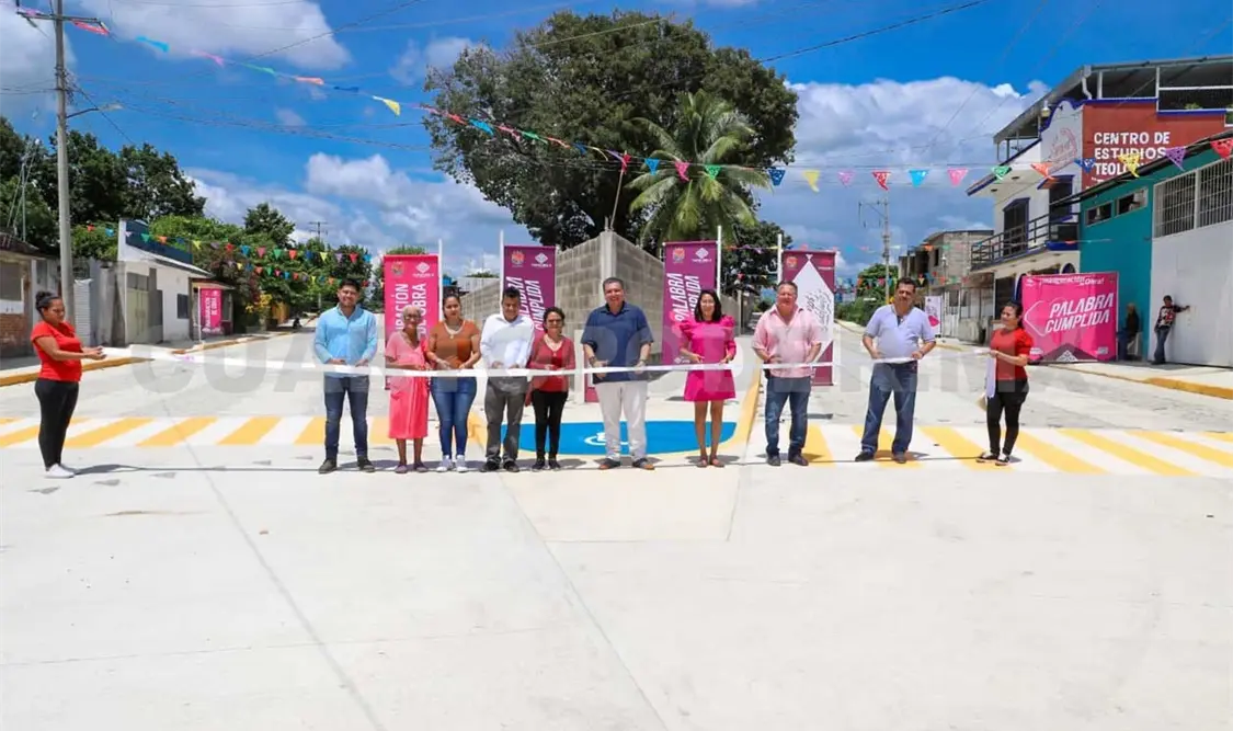 Inauguran pavimentación de calles en Col. Maya Sol