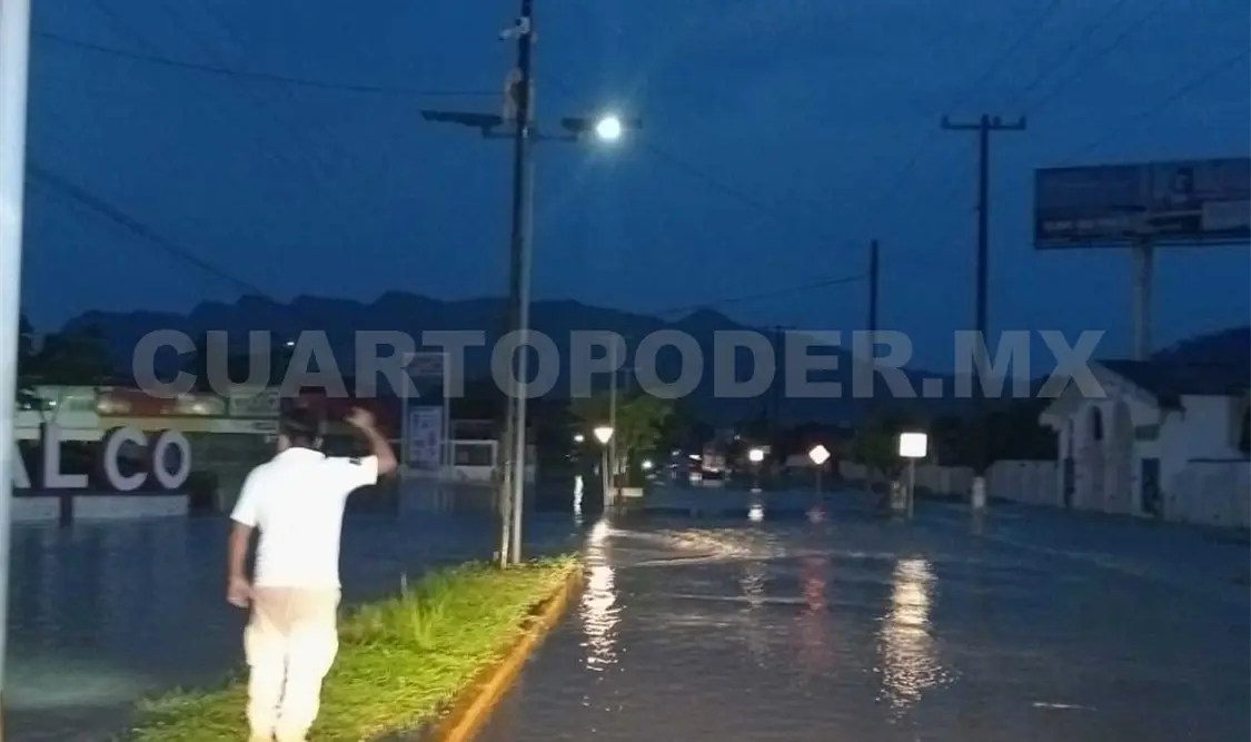 Inundación en tramo carretero de Pichucalco
