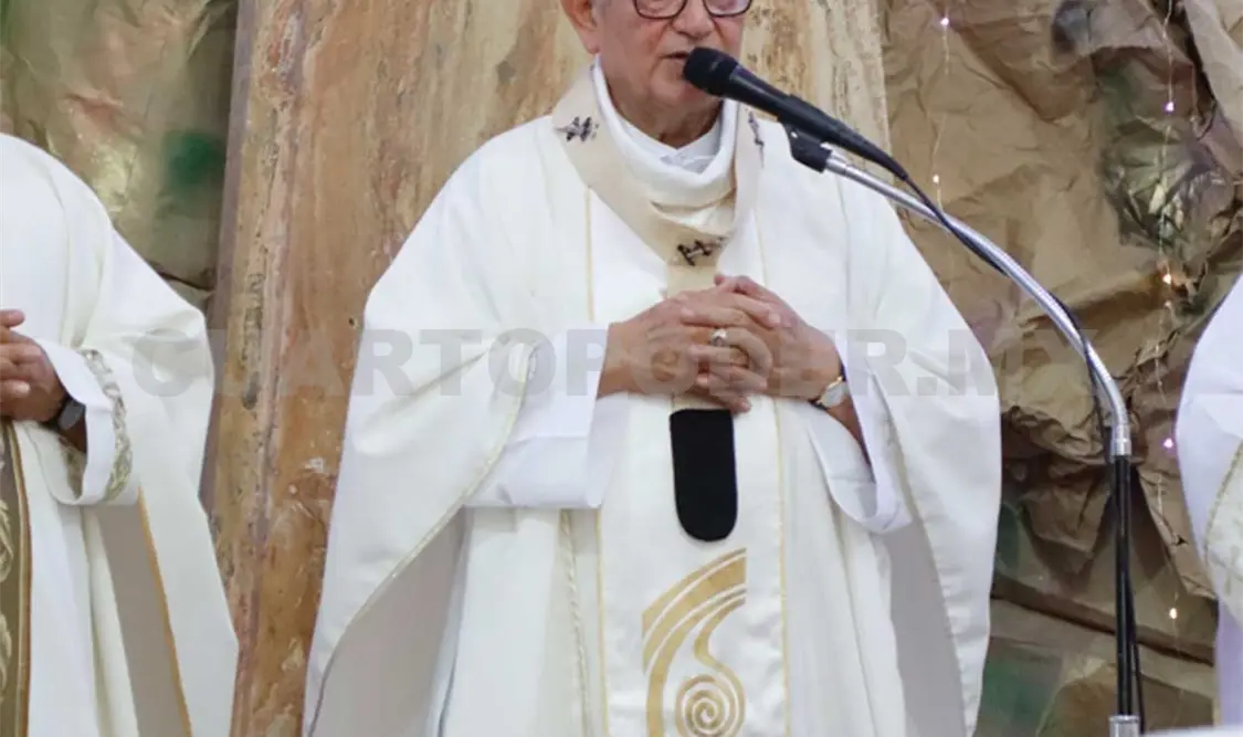 Arzobispo es internado para recuperar su salud