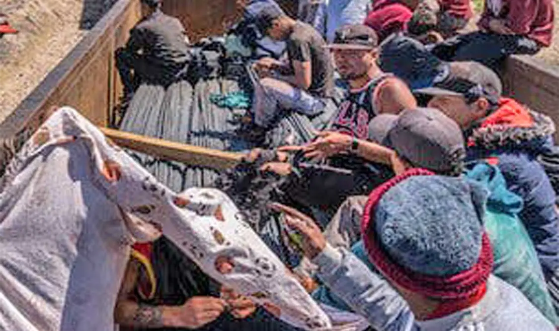 Decenas de migrantes suben a “la Bestia”. Cortesía