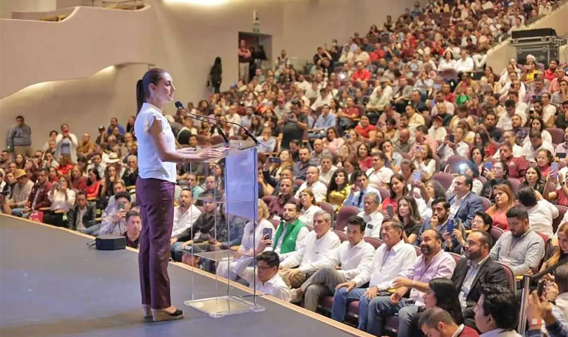 “Hoy México está mejor que nunca en sus indicadores económicos, quiere decir que si se ayuda al que menos tiene todos vamos a estar bien”, destacó