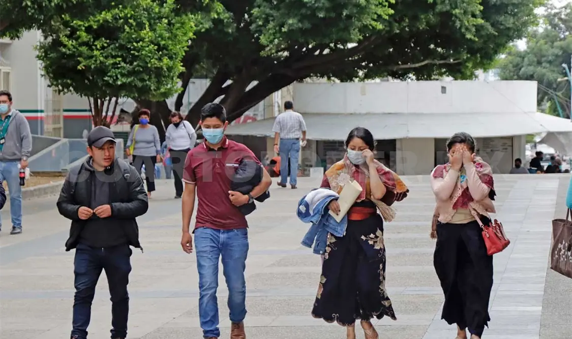 La nubosidad que se genera en la capital no permite la recuperación de la temperatura. Diego Pérez / CP