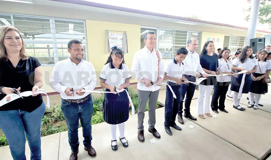 Aseguró que través del programa federal La Escuela Es Nuestra (LEEN) se continuará apoyando a este plantel para la rehabilitación de otros espacios. CP