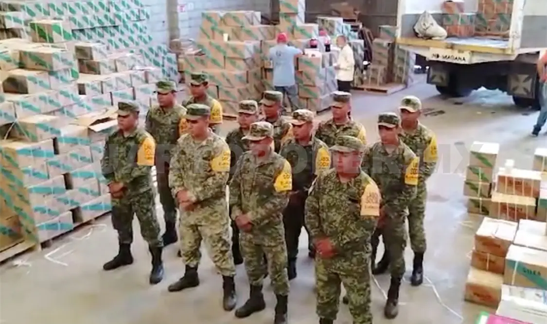 Distribuyen libros con ayuda del Ejército