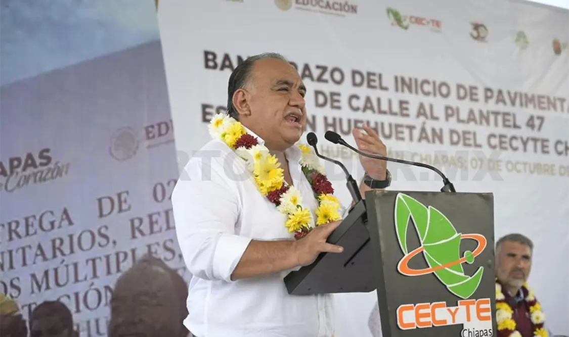 Inicia pavimentación de calle en plantel de Huehuetán