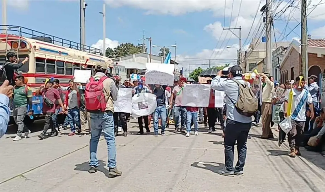 Bloqueos paralizan actividades en Guatemala
