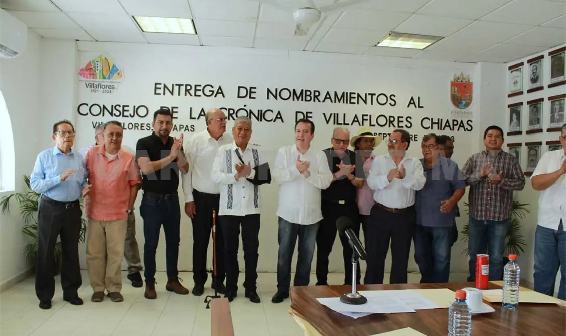 Mariano Rosales toma protesta a la Asociación de Cronistas