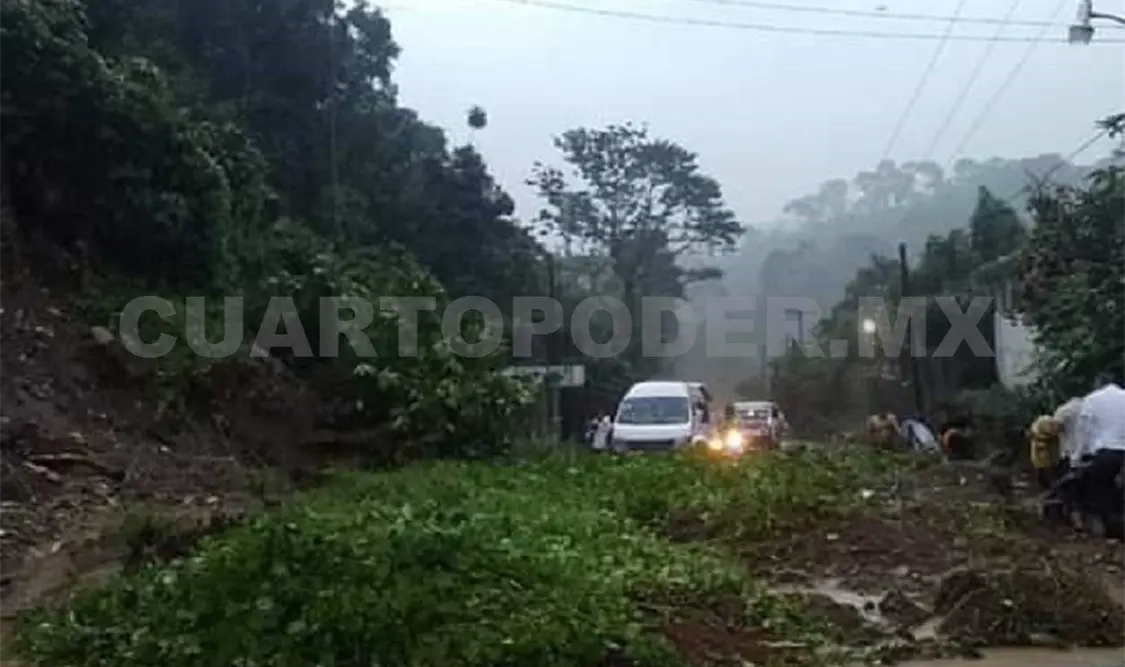 Fuertes lluvias provocan derrumbes en zona rural