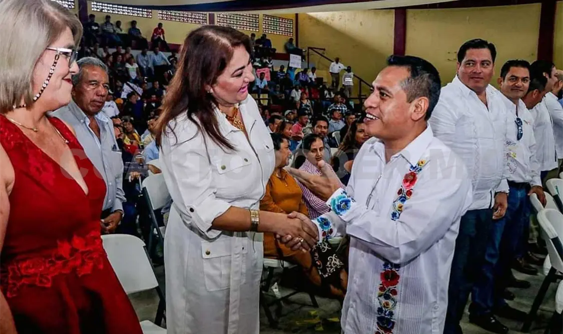 Asiste Gladiola Soto a informe de Isaías Verdugo