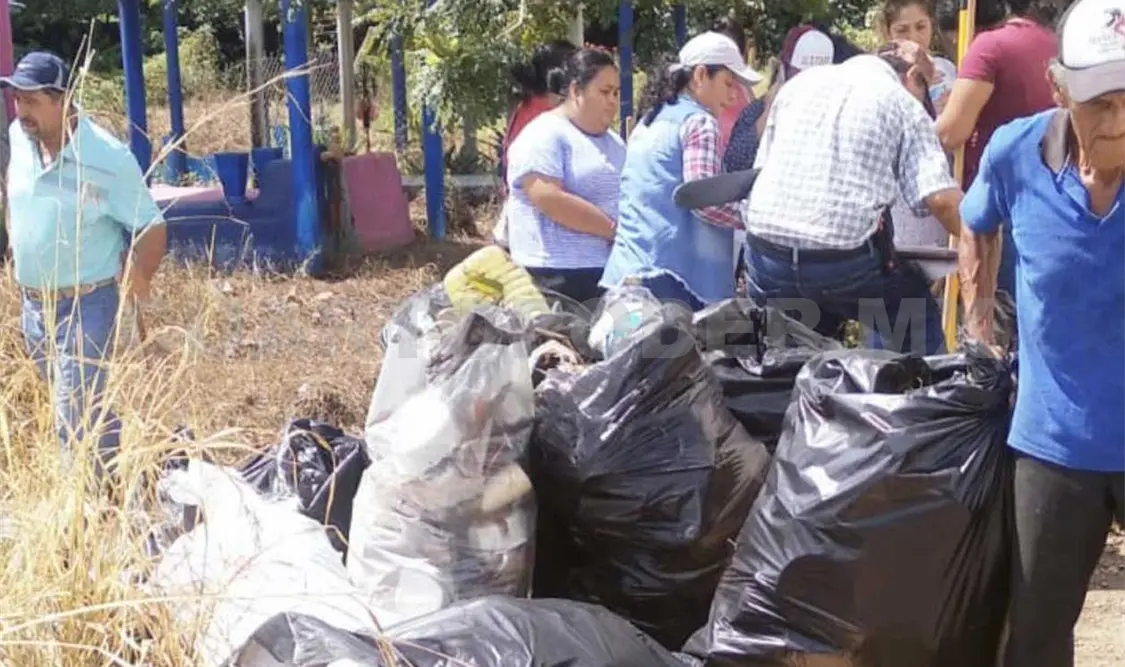 Realizan limpieza en panteón de Pijijiapan