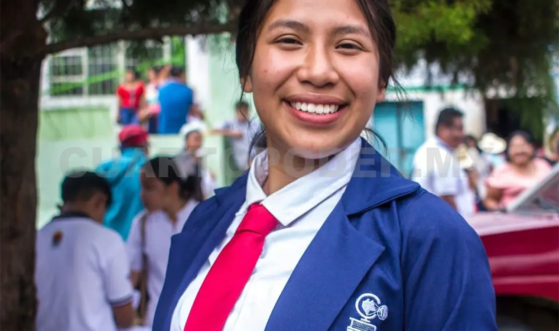 Alumnas reciben medalla al mérito de investigación