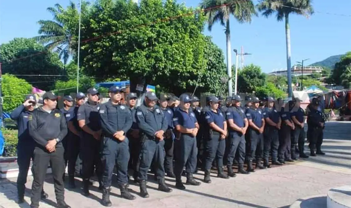 Entregan certificados a policías municipales
