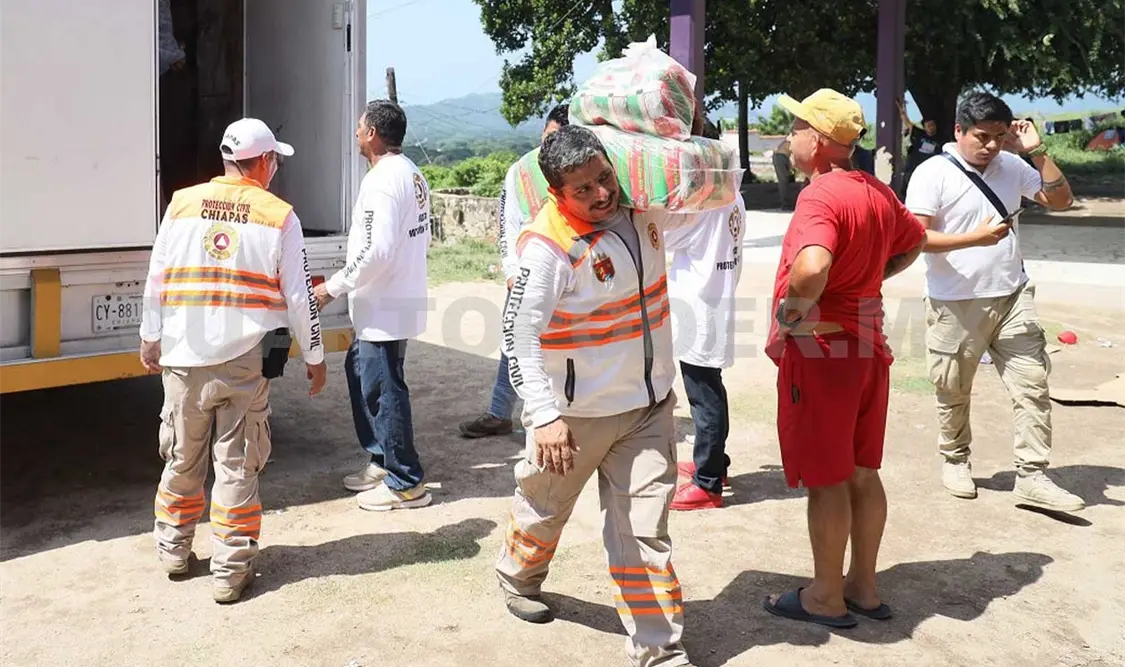 Dan atención a personas en situación vulnerable