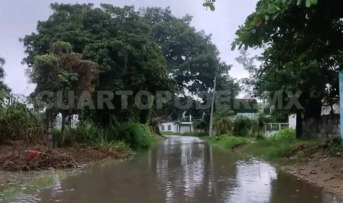 Calles se inundan en Tonalá ante fuertes lluvias