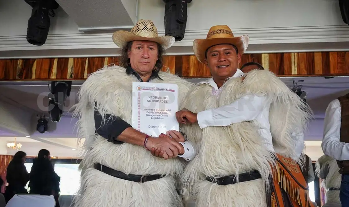 Antonio Santos asiste a informe en Chamula