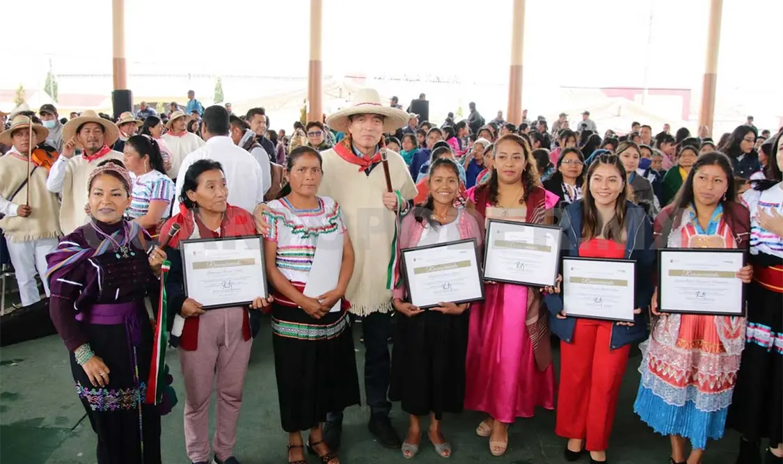 Escandón entrega premio a mujeres rurales