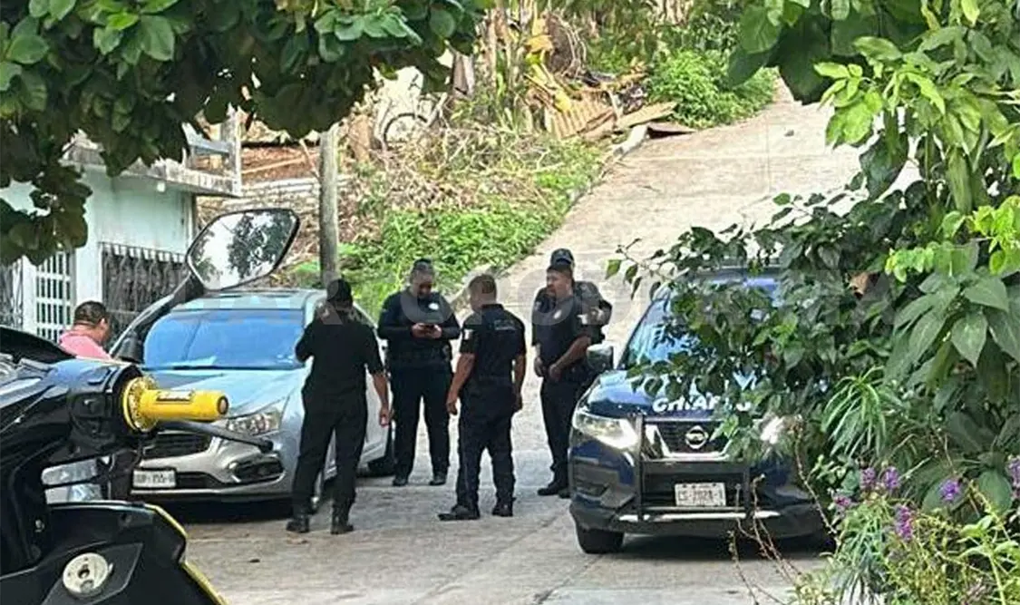 Amantes de lo ajeno roban efectivo y un automóvil sedán