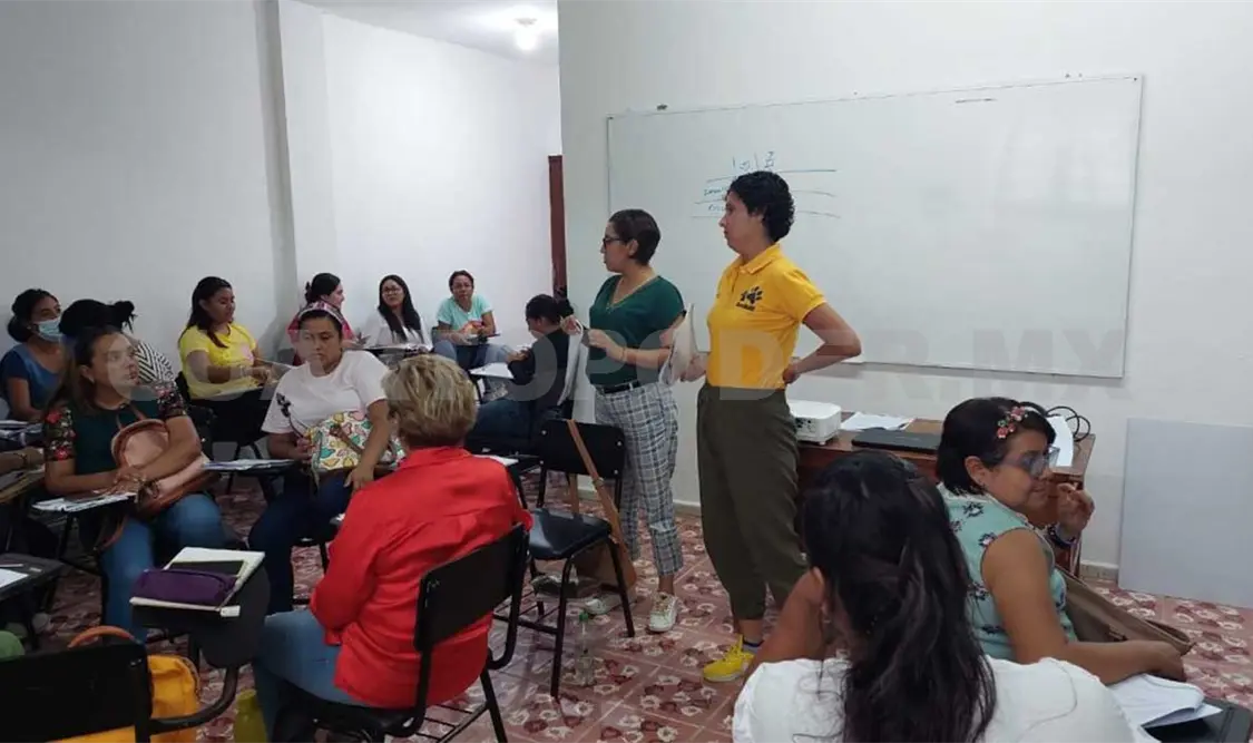 Docentes imparten cursos de educación continua