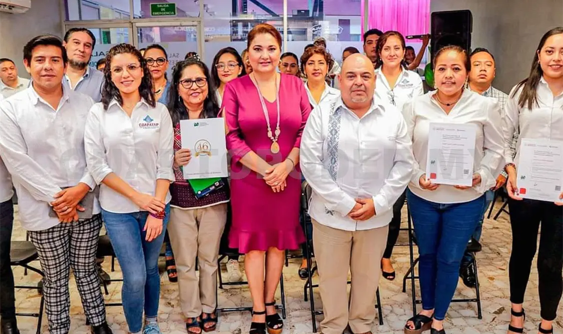 Entregan certificados en materia archivística