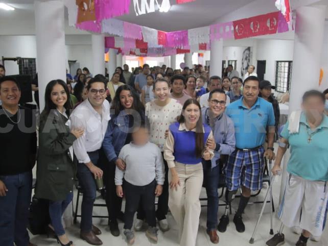 DIF Chiapas entrega apoyos sociales a niños y adolescentes