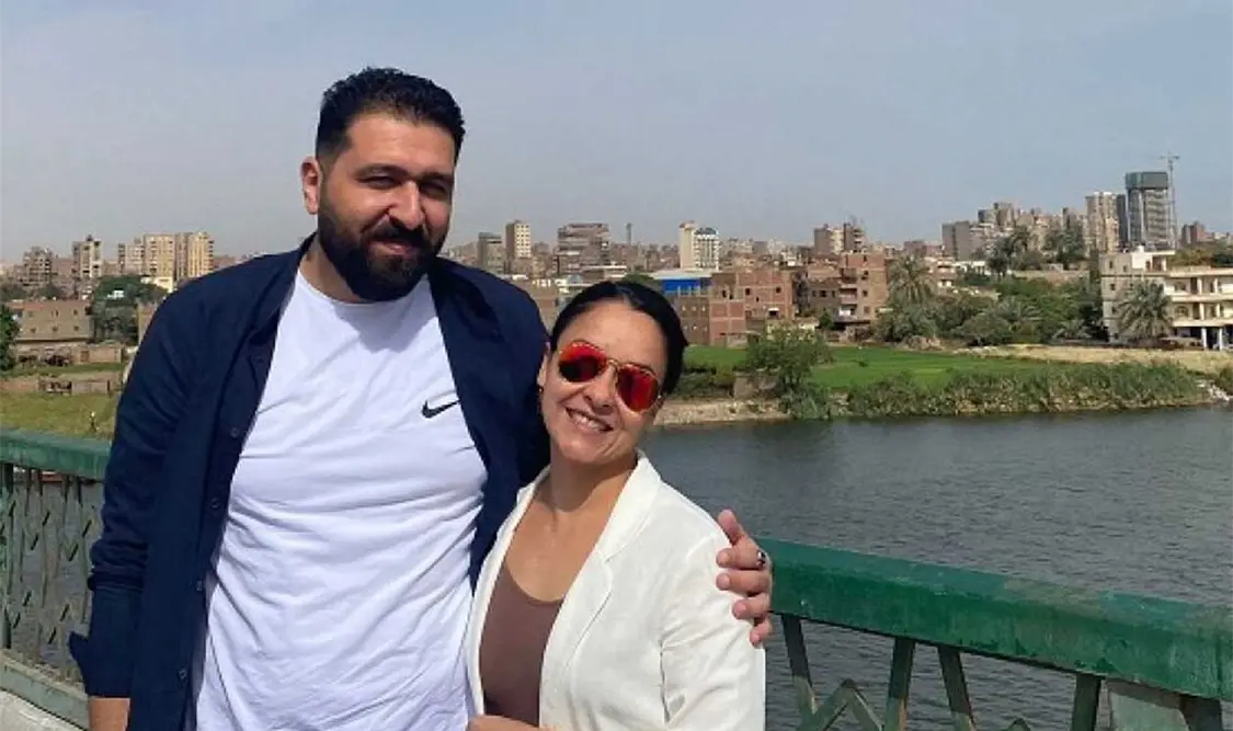 Bárbara Lango y su esposo salen de Franja de Gaza