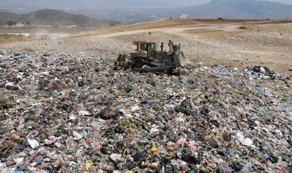 En los tiradores no controlados, es altamente probable que esos residuos se estén filtrando o escurriendo por la superficie. Cortesía