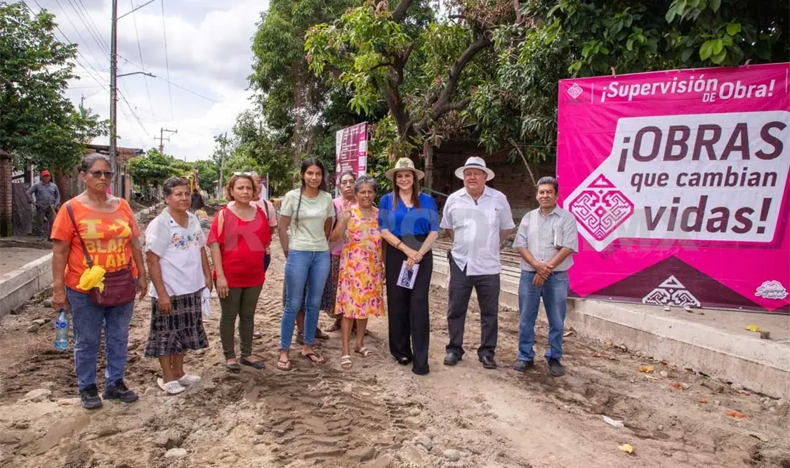 Durante el recorrido de supervisión de esta obra en la colonia Procasa, en Tapachula. CP