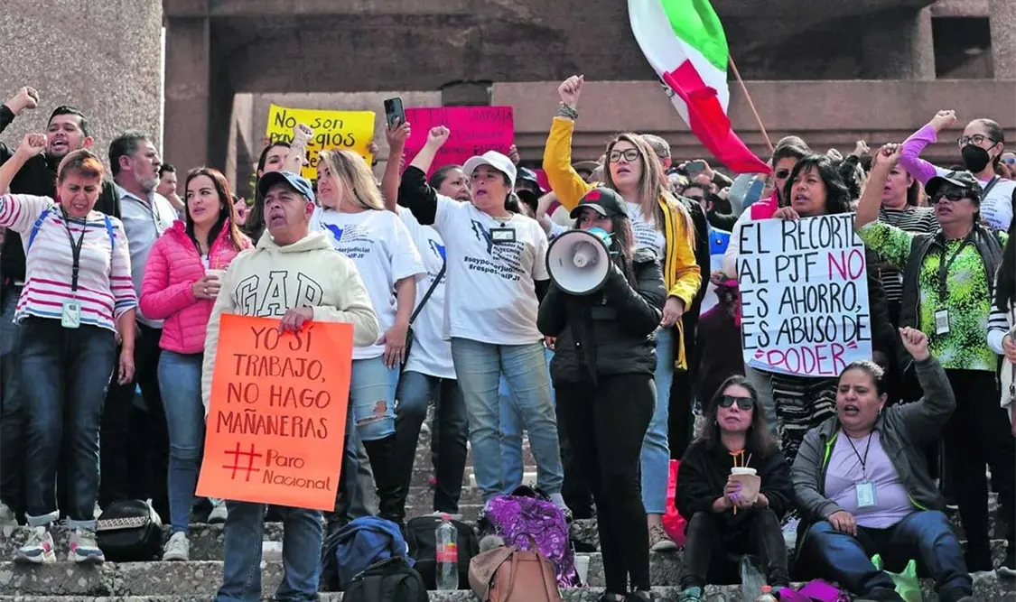 En días pasados, cientos de trabajadores del PJF protestaron por la extinción de los fideicomisos. El Universal