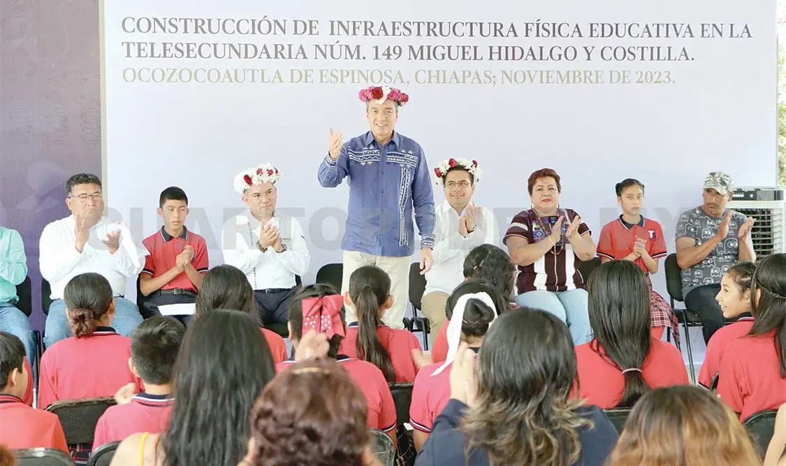 El mandatario chiapaneco saludó a los asistentes a la ceremonia inaugural. Cortesía