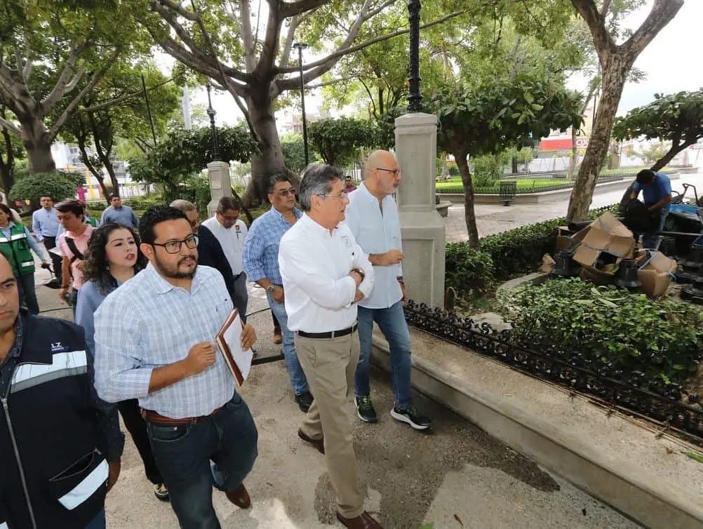 Carlos Morales supervisa obra del Parque de la Marimba