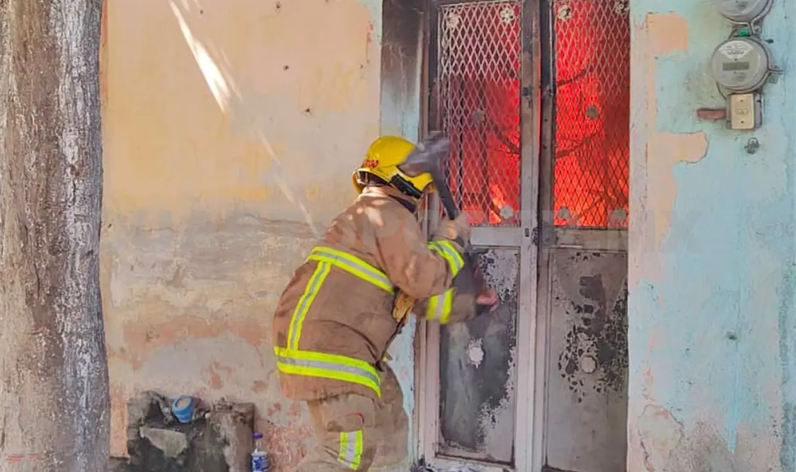 La mañana de ayer ocurrió el siniestro en una casa ubicada en la 4.ª Poniente y 2.ª avenida Sur de Tuxtla Gutiérrez. Cortesía