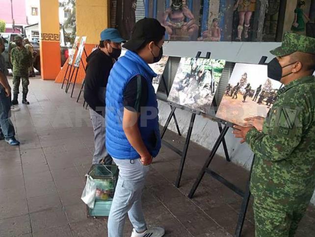 Exposición fotográfica militar en Tonalá
