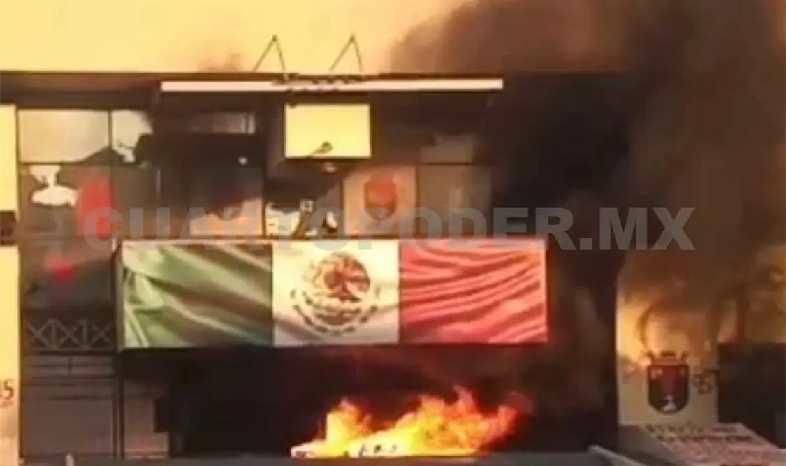 Vandalizaron el Palacio de Gobierno, quemaron la bandera nacional, entre otros desmanes. CP