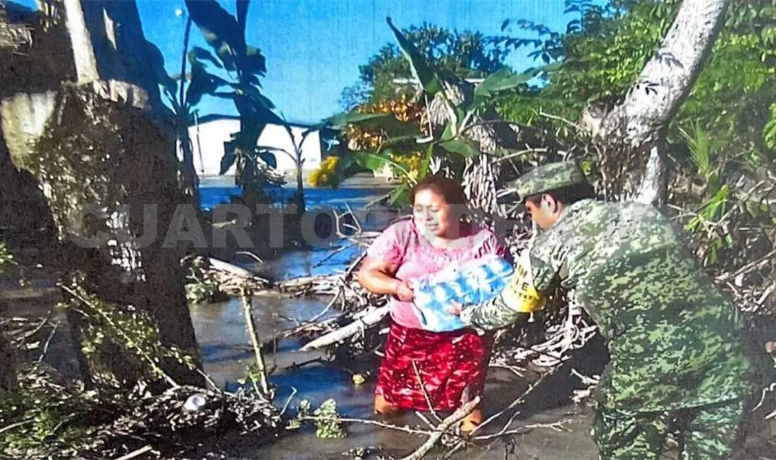 La Secretaría de la Defensa Nacional, a través de las comandancias de la VII Región y 38 Zona Militares, llevó ayuda humanitaria tras el desbordamiento del río Chixoy. CP