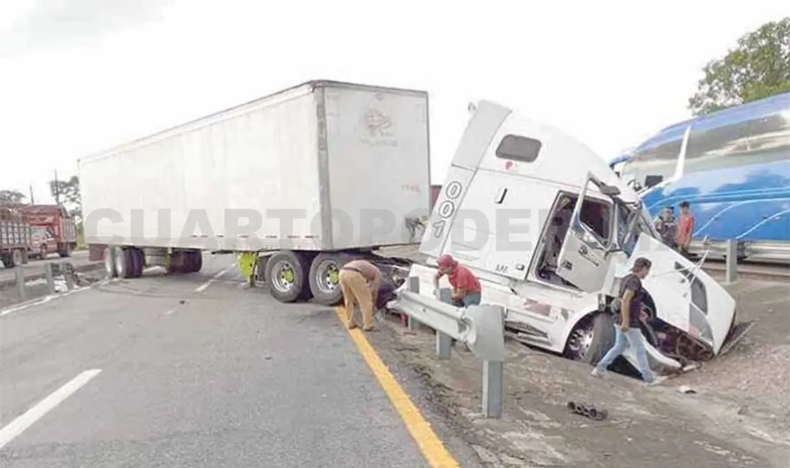 Solo daños materiales fue el saldo del percance carretero. Cortesía