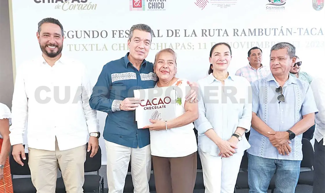 El mandatario entregó reconocimientos a los participantes. Cortesía