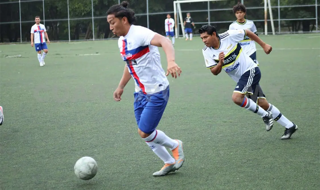 Con 16 escuadras participantes, el torneo de la 2ª División es el de mayor competencia en la liga. Carlos López/CP