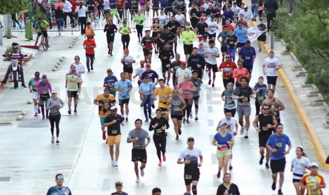 Padres de familia decidieron correr en compañía de sus familiares más pequeños. Carlos López/CP