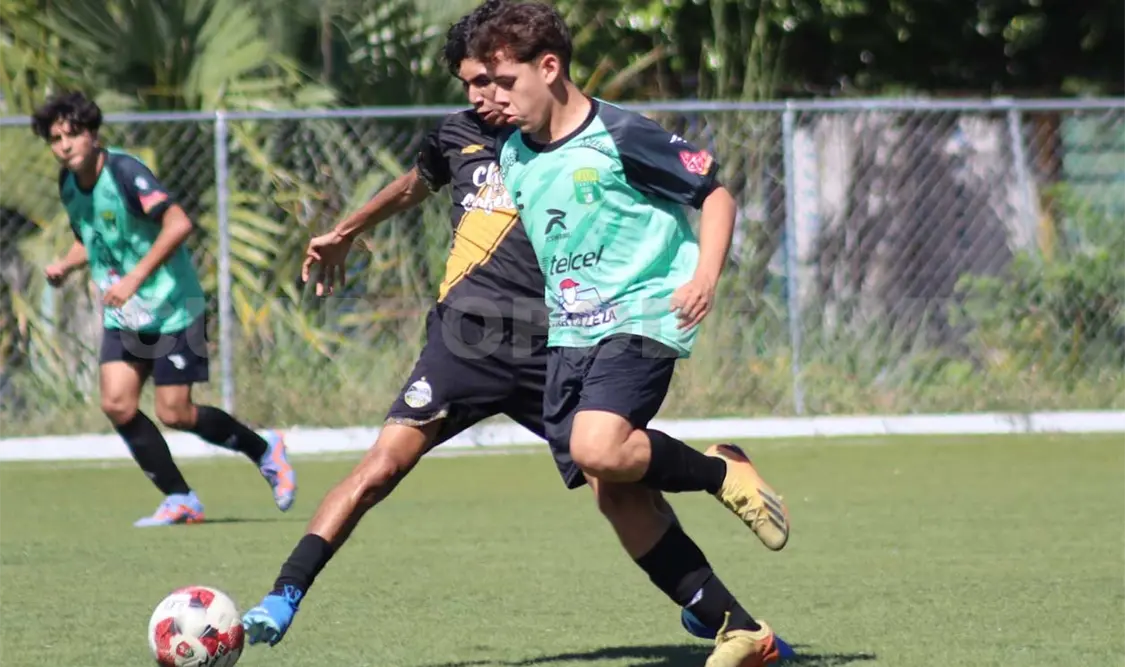 El partido comenzó a favor de León, pero poco a poco la balanza se igualó y así terminó. Carlos López/CP