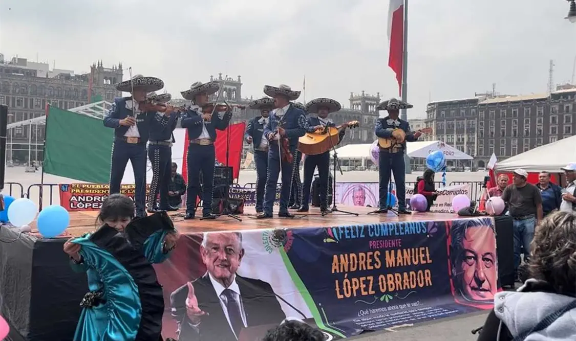La mayoría de los asistentes son personas de la tercera edad que disfrutaron del programa que se desarrolló en el Zócalo. Cortesía